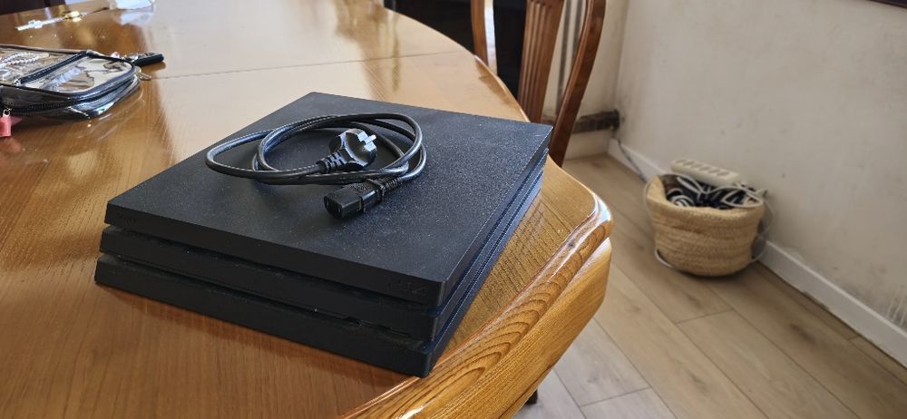 Ps4 pro ótimo estado