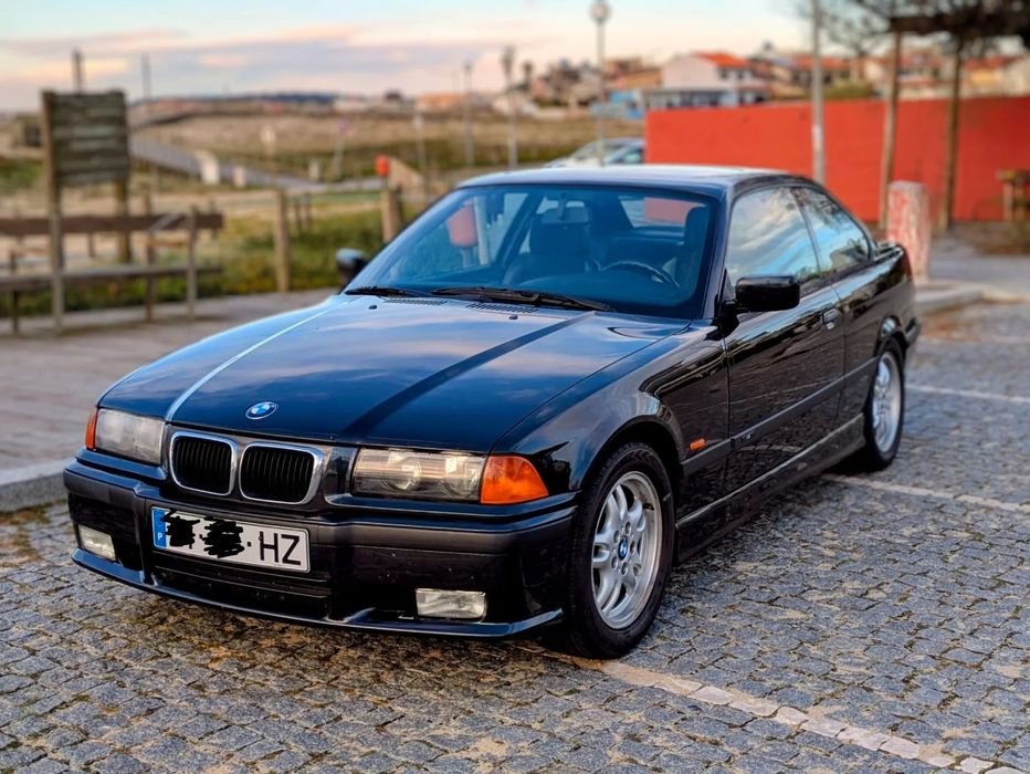 BMW 318 iS Coupé M Sport