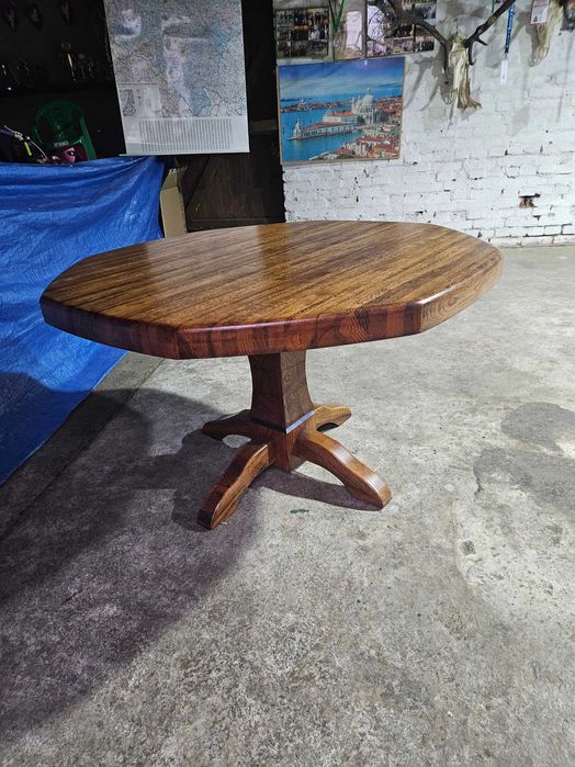 piękny dębowy stół