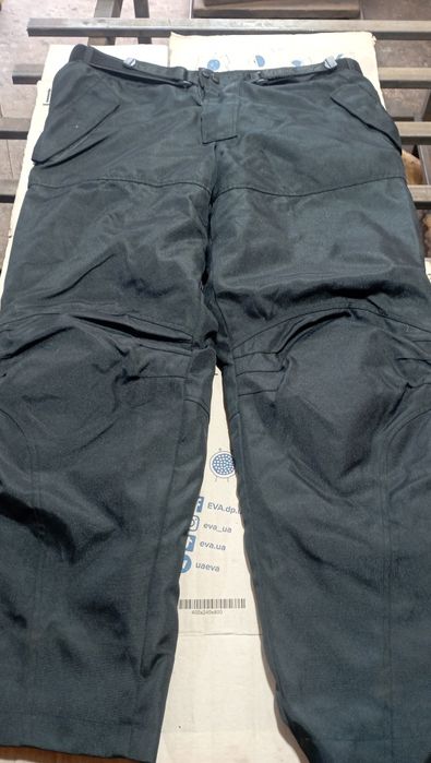 Мотоштани, захист для мотоцикла.