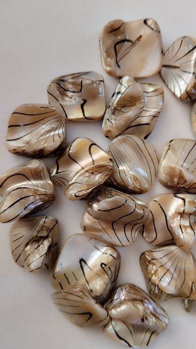 Бусины оригинальной формы перламутр