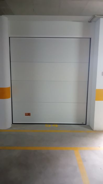 Garagem aluga se a 2 km de sesimbra