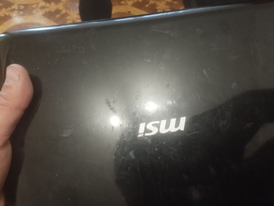 Продам нетбук msi u100