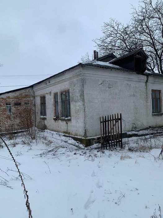 Комлекс будівель загальною площею 135 кв.м 2 приміщеня