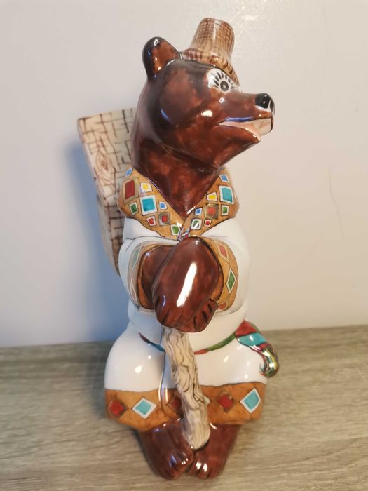 Маша и медведь. Фарфоровая статуэтка.