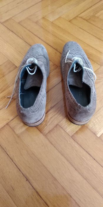 Sprzedam buty zamszowe włoskie rozm 42