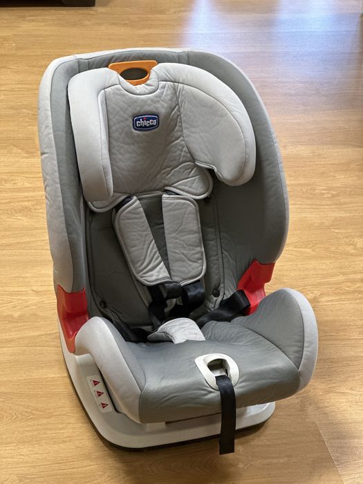 Chicco YOUniverse quase nova - Cadeira Auto