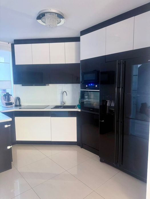 Apartment 4 pokoje, gabinet, 2 łazienki parking za szlabanem