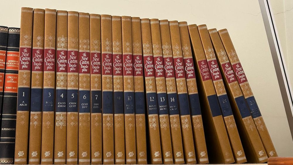 Enciclopédia the  New caxton em inglês
