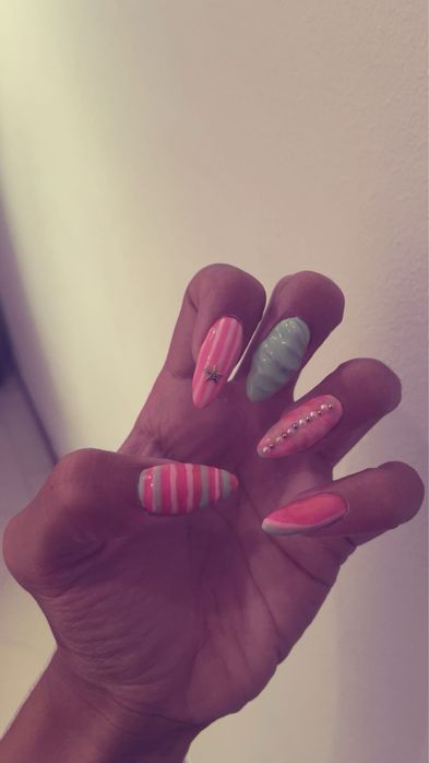 Modelo unhas gel