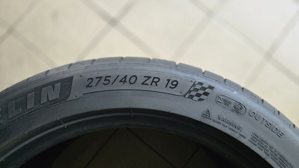 Pneus 275/40 R19
