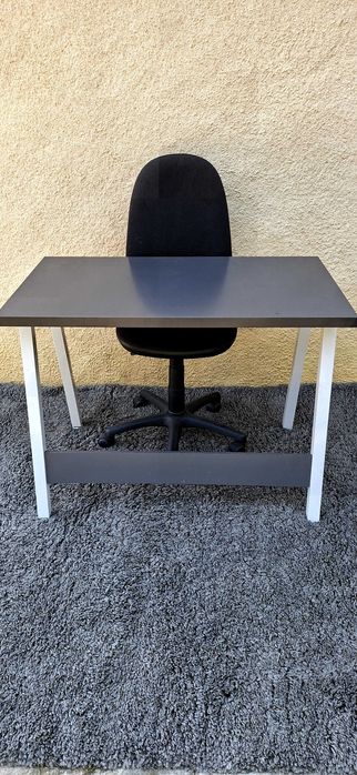 Conjunto de mesa e cadeira automática