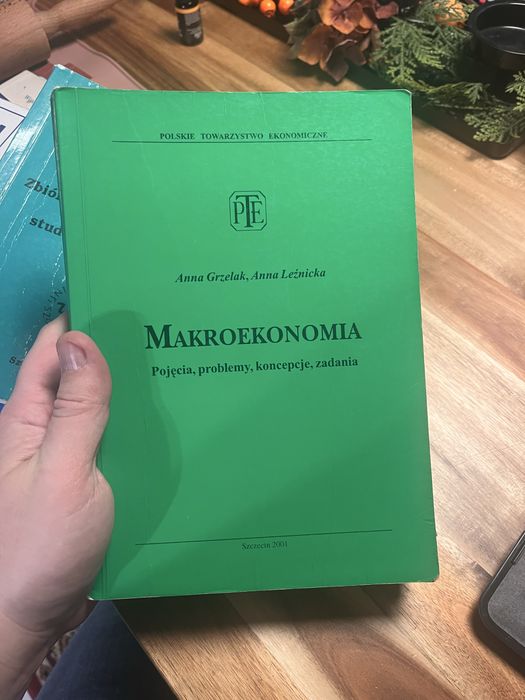 Makroekonomia, Matematyka, Zbiór zadań z matematyki.
