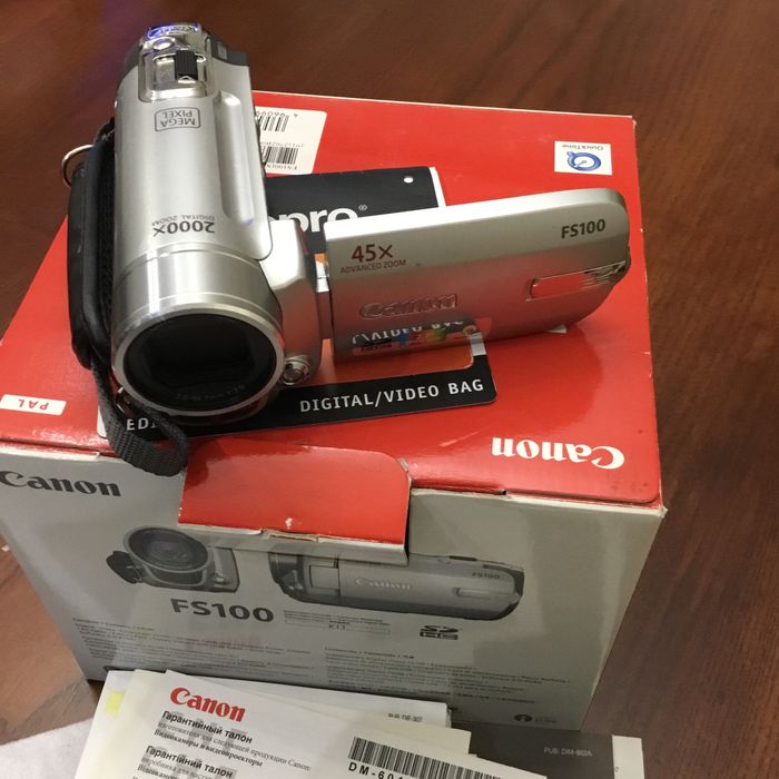Видеокамера Canon FC100