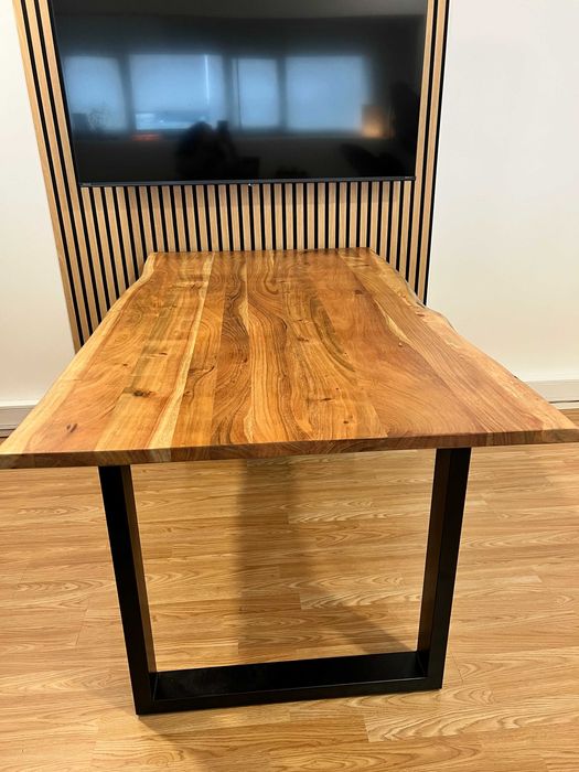 Mesa de Jantar ou Reuniões, em madeira