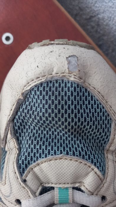 кросівки  Asics у нормальному стані