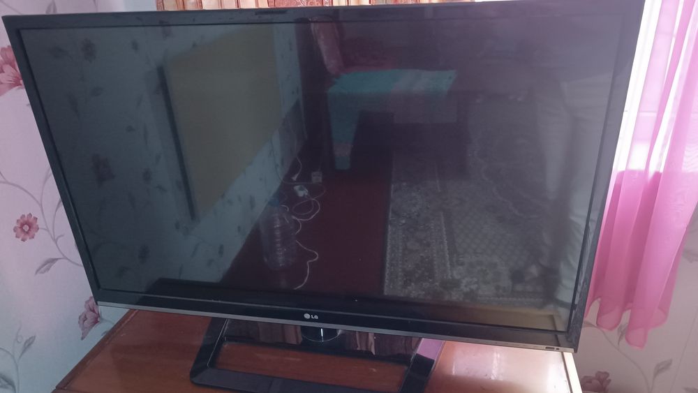 Телевізор LG великий