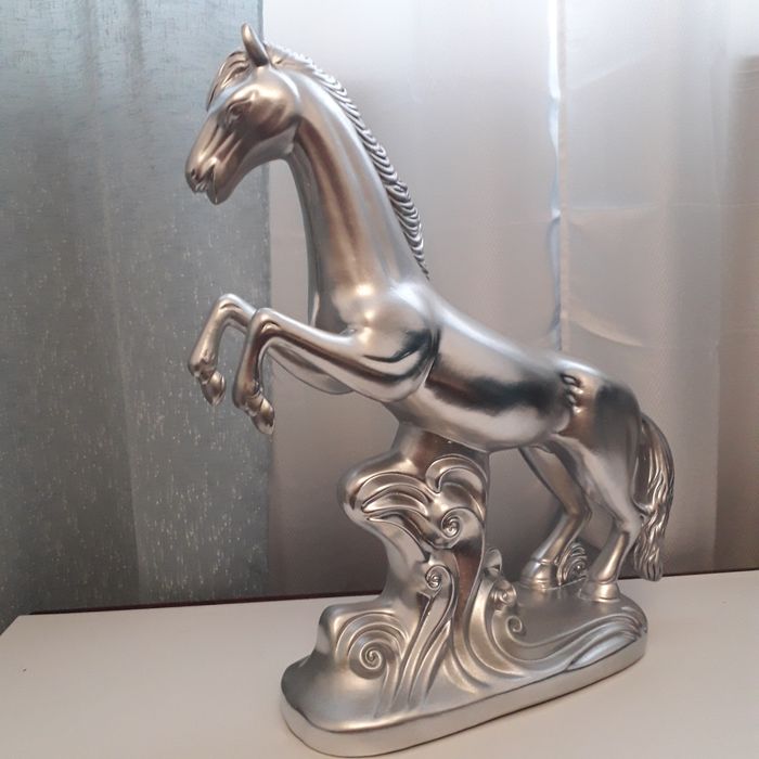 Cavalo em cerâmica  para decoração