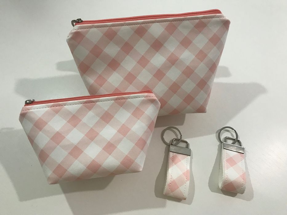 Conjunto de 2 bolsas e 1 porta-chaves