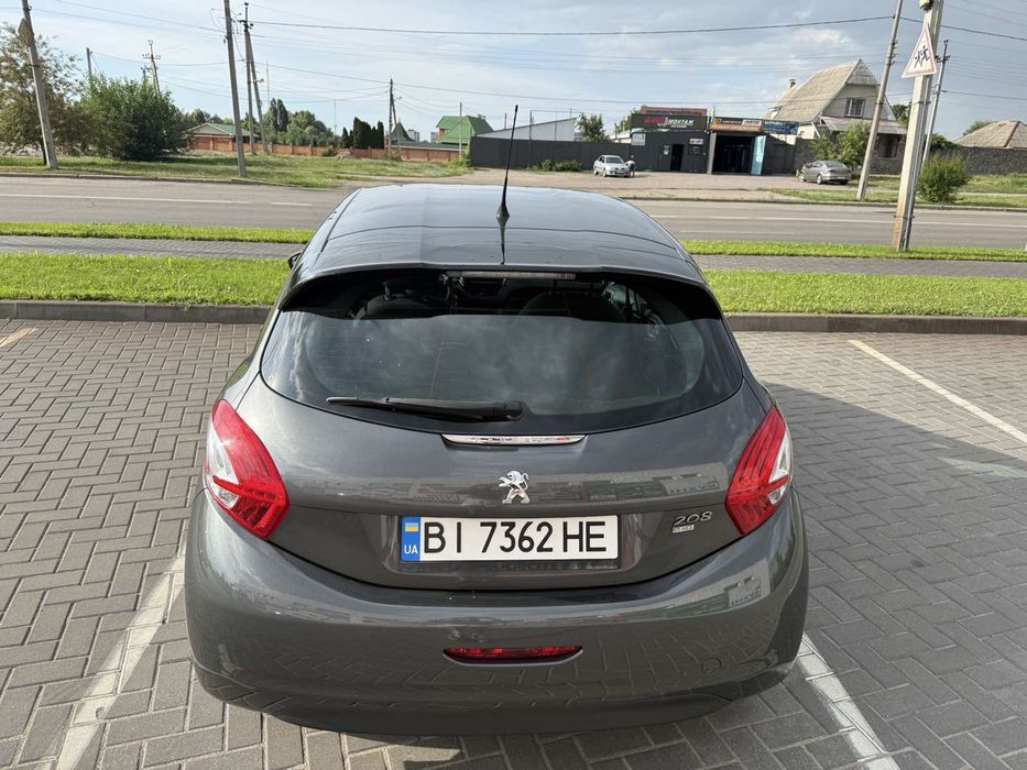 Продам Peugeot 208