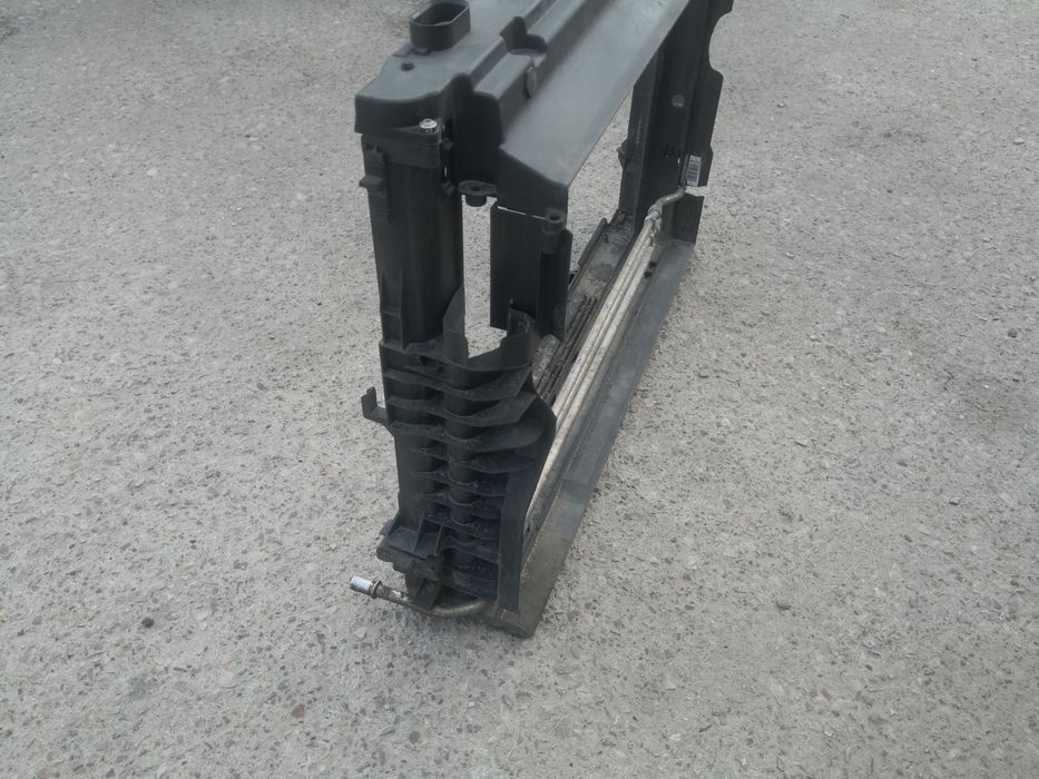 Ramka obudowa chłodnicy BMW e60 e61 530i n53