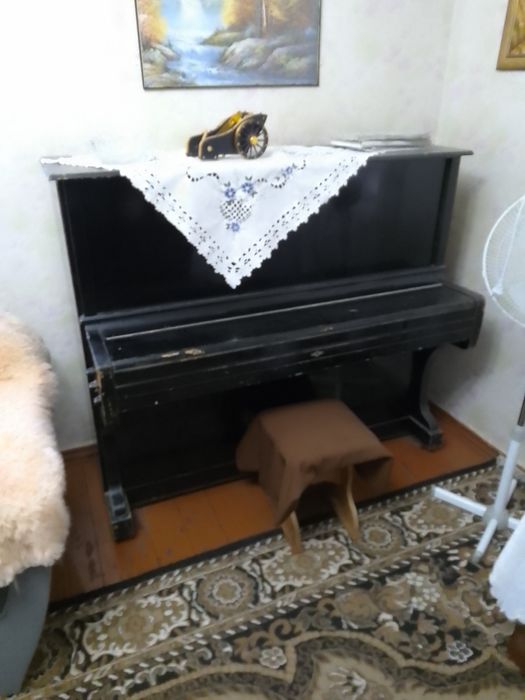 Продам піаніно 2000 грн.