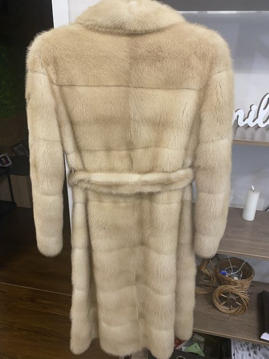 Продам норкову шубу