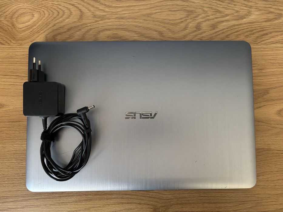 Ноутбук Asus X540S в хорошому стані