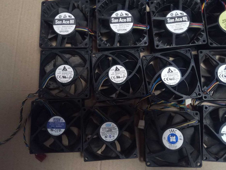 Потужний кулер 12В 80мм 4пін мощный вентилятор 80mm 4pin 12V AVC Delta