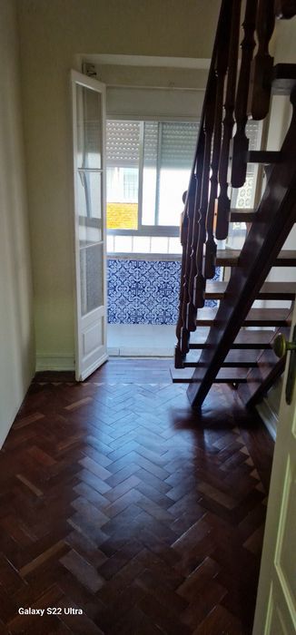 Alugo quarto compartilhado na Amadora