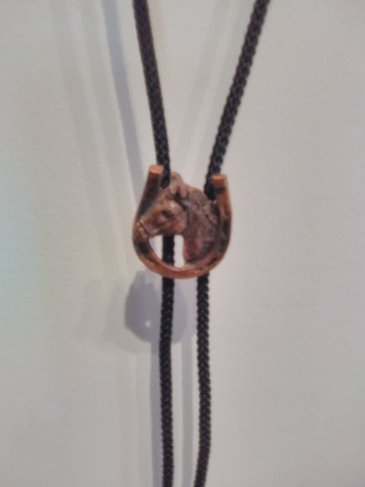 Krawat kowbojski tzw.bolo tie.