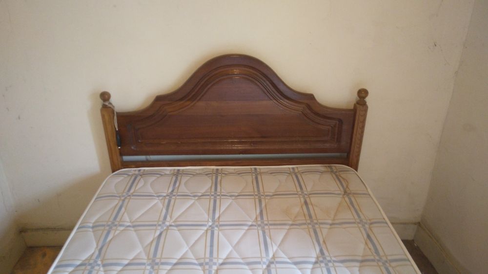 Cama de casal com colcha