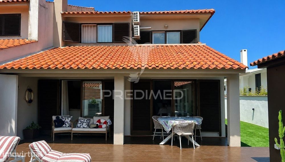 Fantastic T3 house with outdoor area, located in Pedra do Ouro, a...