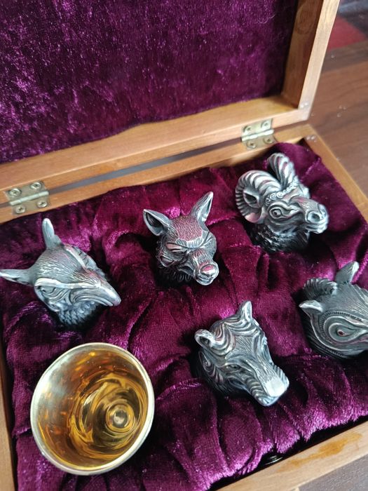 Красивейший набор из серебра ,цена указана за грамм!!!