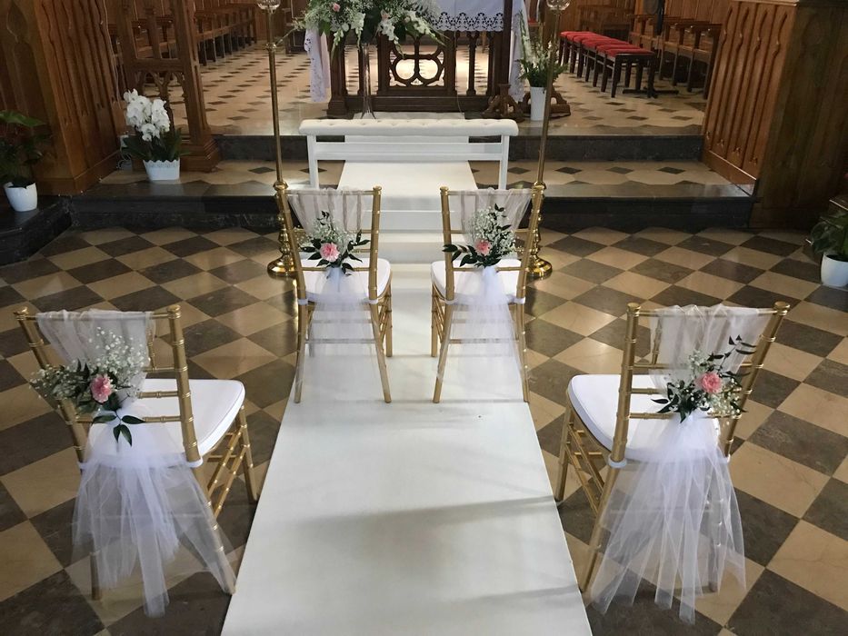 Złote krzesła chiavari na ślub wesele