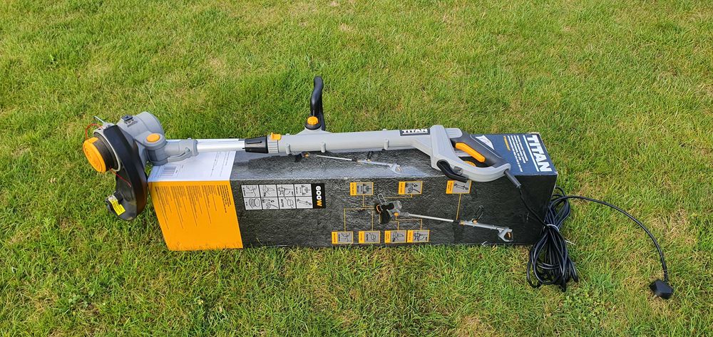 Podkaszarka do trawy TITAN TTB820GGT 600W 230V
