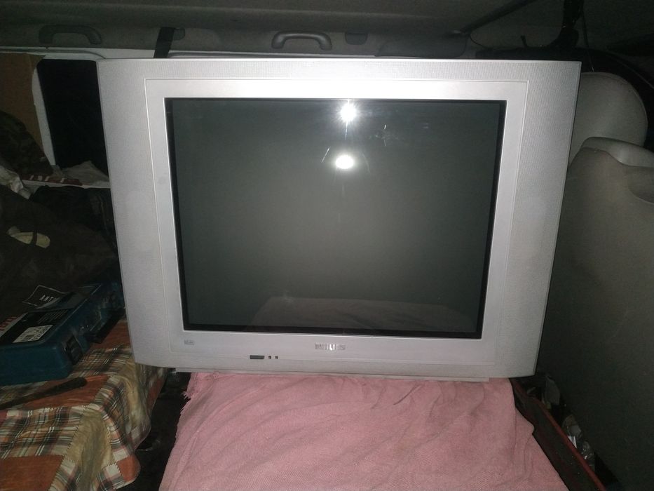 Телевізор  Philips 29PT8609/12

Має дуже чітке і плавне зображення 
Ро