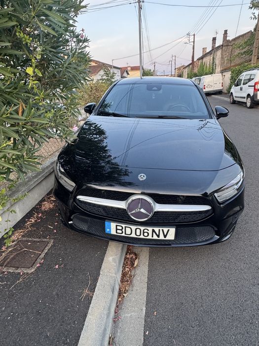 Mercedes-Benz A180d vendo ou troco por carro de 7 lugares