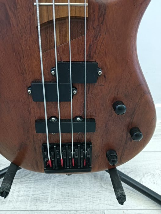 Gitara basowa Langowski