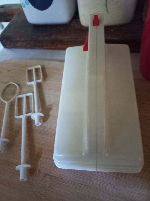 Продам винтажную вещь - миксер на батарейках