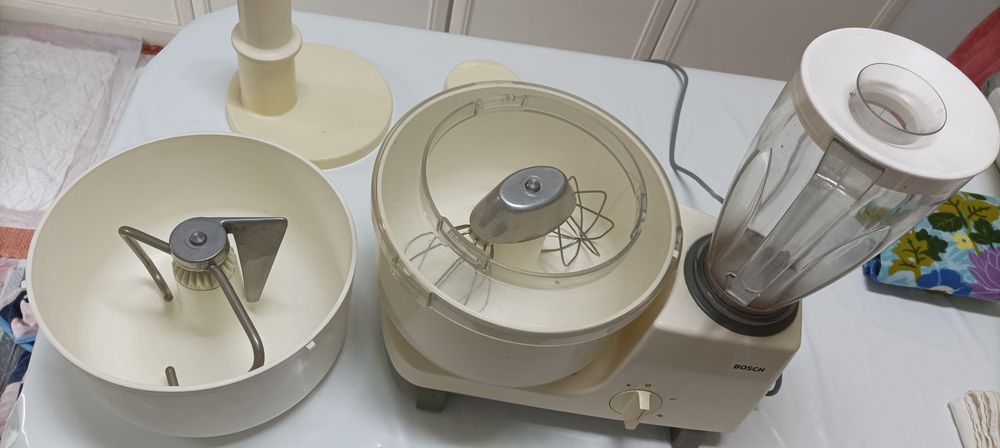 Robot cozinha composto por batedeira, amassadeira, liquidificador