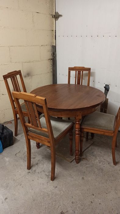 Zestaw stół plus krzesła