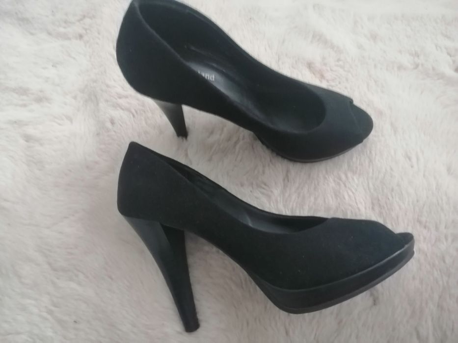 Czółenka zamszowe z odkrytym palcem r. 36