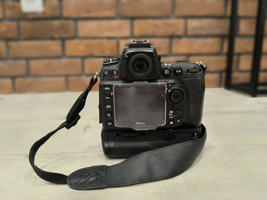 Nikon D700, Komplet Grip, karty, 2 Baterie, Obiektyw