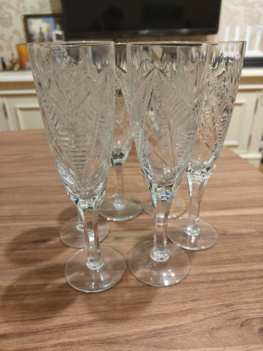 Кришталеві бокали під шампанське