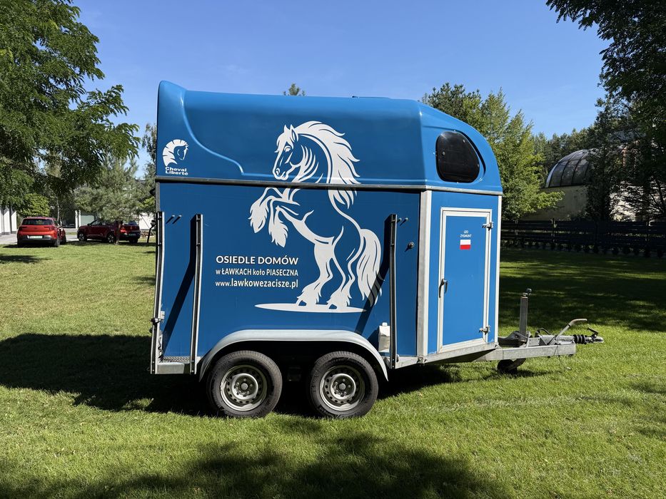 Cheval Liberte 2-Konna + Siodlarnia |  Po Remoncie