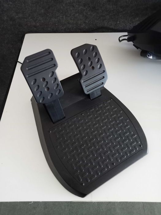 Thrustmaster force feedback steering wheel64551894602627121