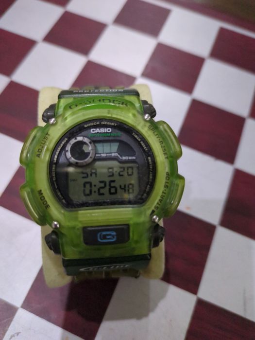 Casio G- SHOCK DW-9000