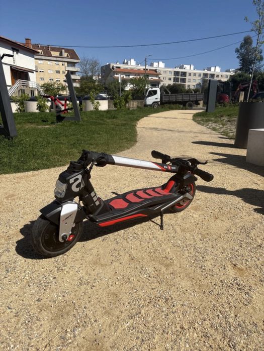 Vendo trotinete aprilia eSR1