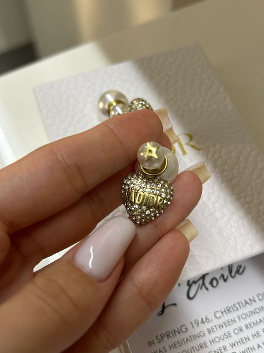 Сережки D i..0r